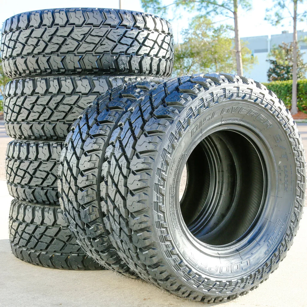 Cooper Light Truck Mud Tires, Set Of 4, 275/70R18 125/122Q E 10 Ply - Discoverer S/T Maxx