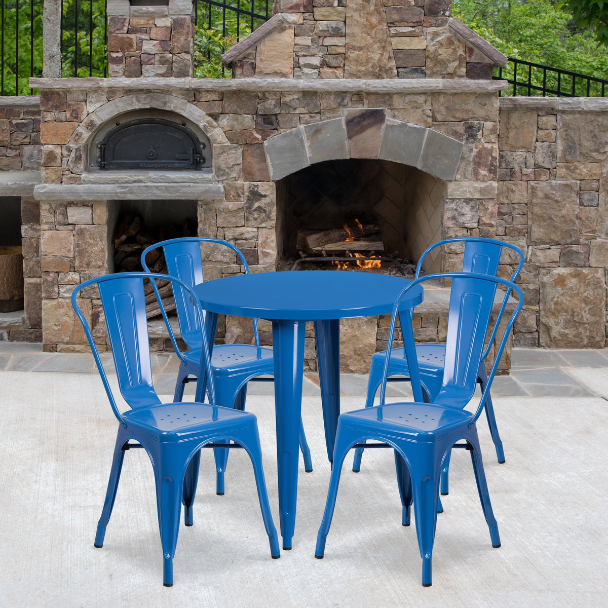 Emma + Oliver 30 in Round White Metal Indoor-Outdoor Table Set With 4 Cafe Chairs