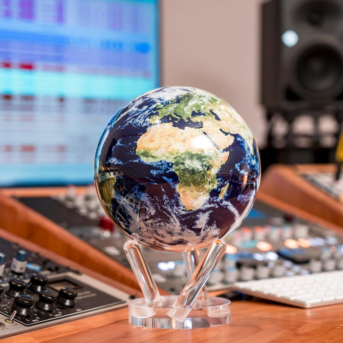 MOVA 4.5in Self-Rotating Physical Globe Earth With Clouds