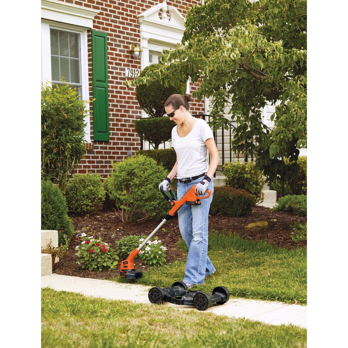 BLACK+DECKER 20V MAX Lithium 12 Inch 3-In-1 Compact Mower - MTC220