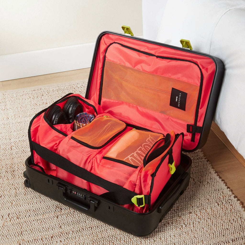 MoMA Solgaard Carry-On Closet Suitcase 4.0 - Black