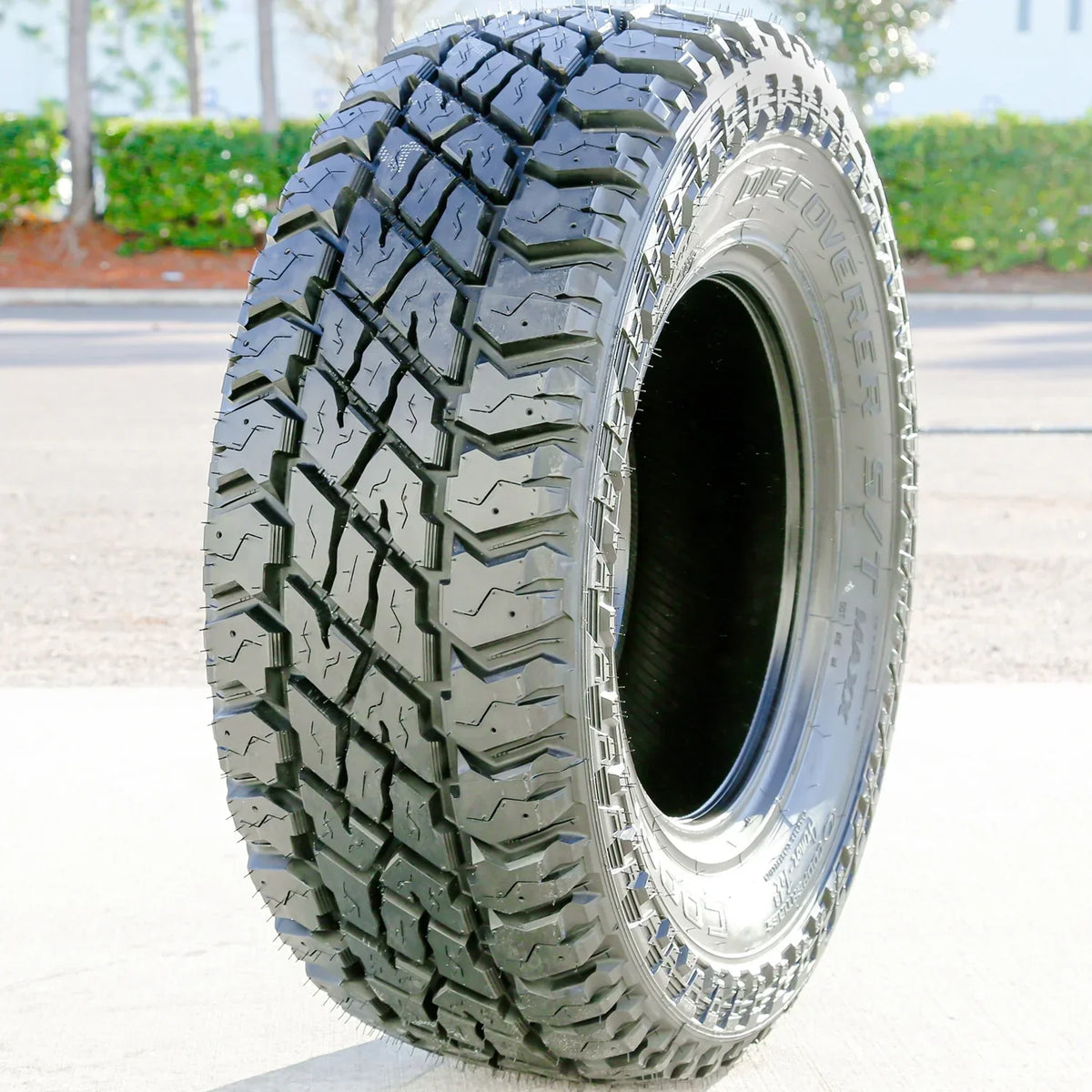 Cooper Light Truck Mud Tires, Set Of 4, 275/70R18 125/122Q E 10 Ply - Discoverer S/T Maxx