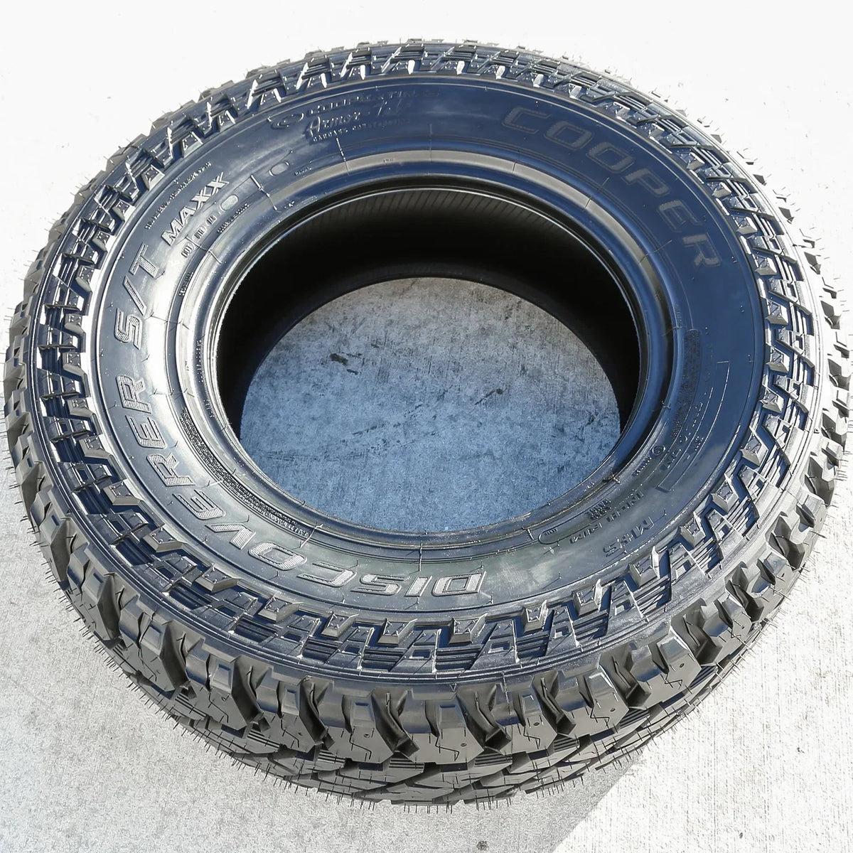 Cooper Light Truck Mud Tires, Set Of 4, 275/70R18 125/122Q E 10 Ply - Discoverer S/T Maxx