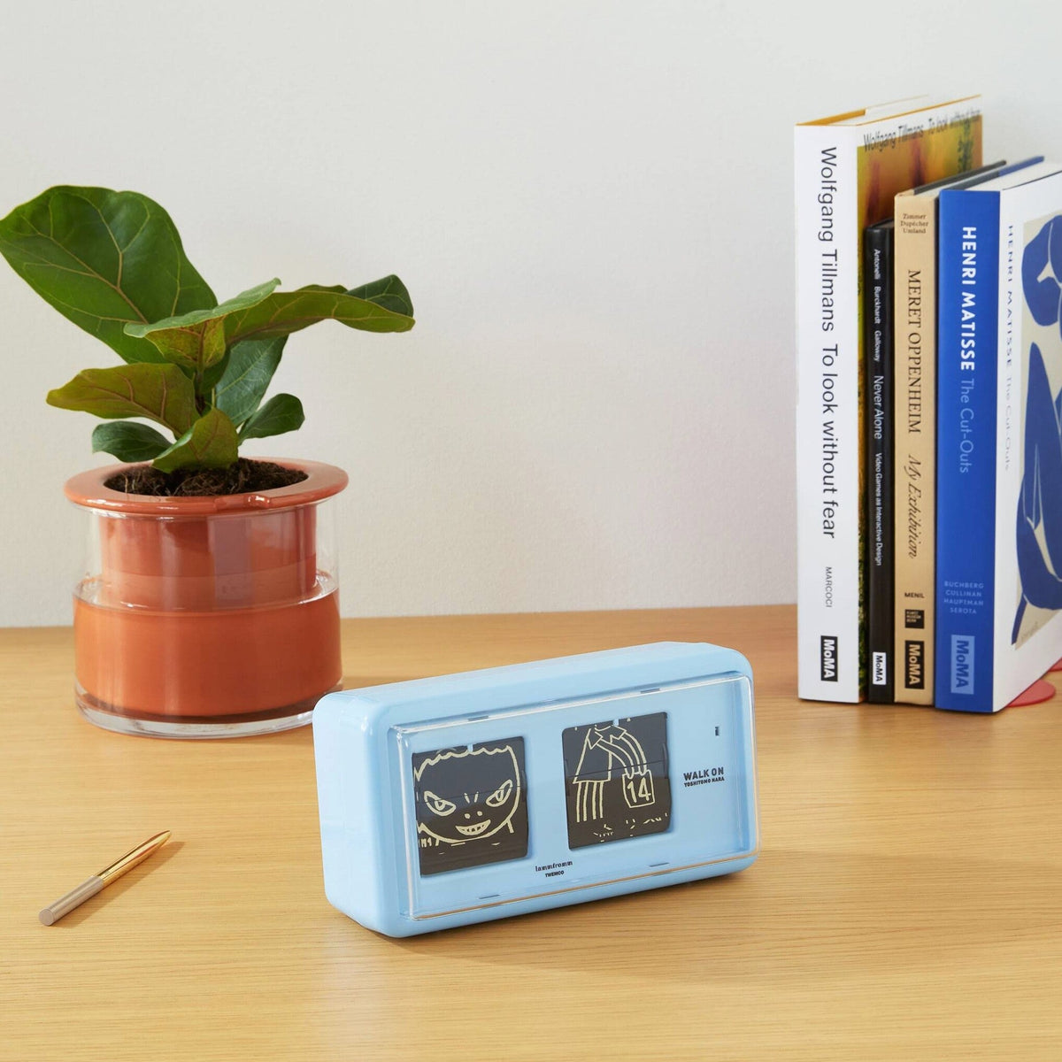 Yoshitomo Nara Walk On Flip Clock - Blue