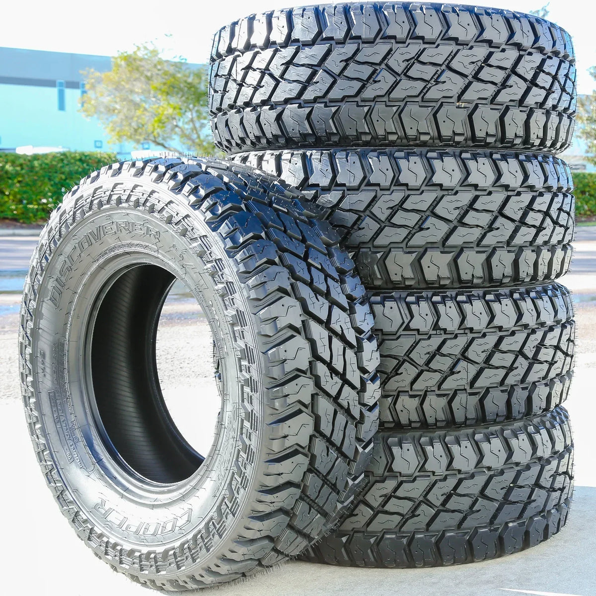 Cooper Light Truck Mud Tires, Set Of 4, 275/70R18 125/122Q E 10 Ply - Discoverer S/T Maxx