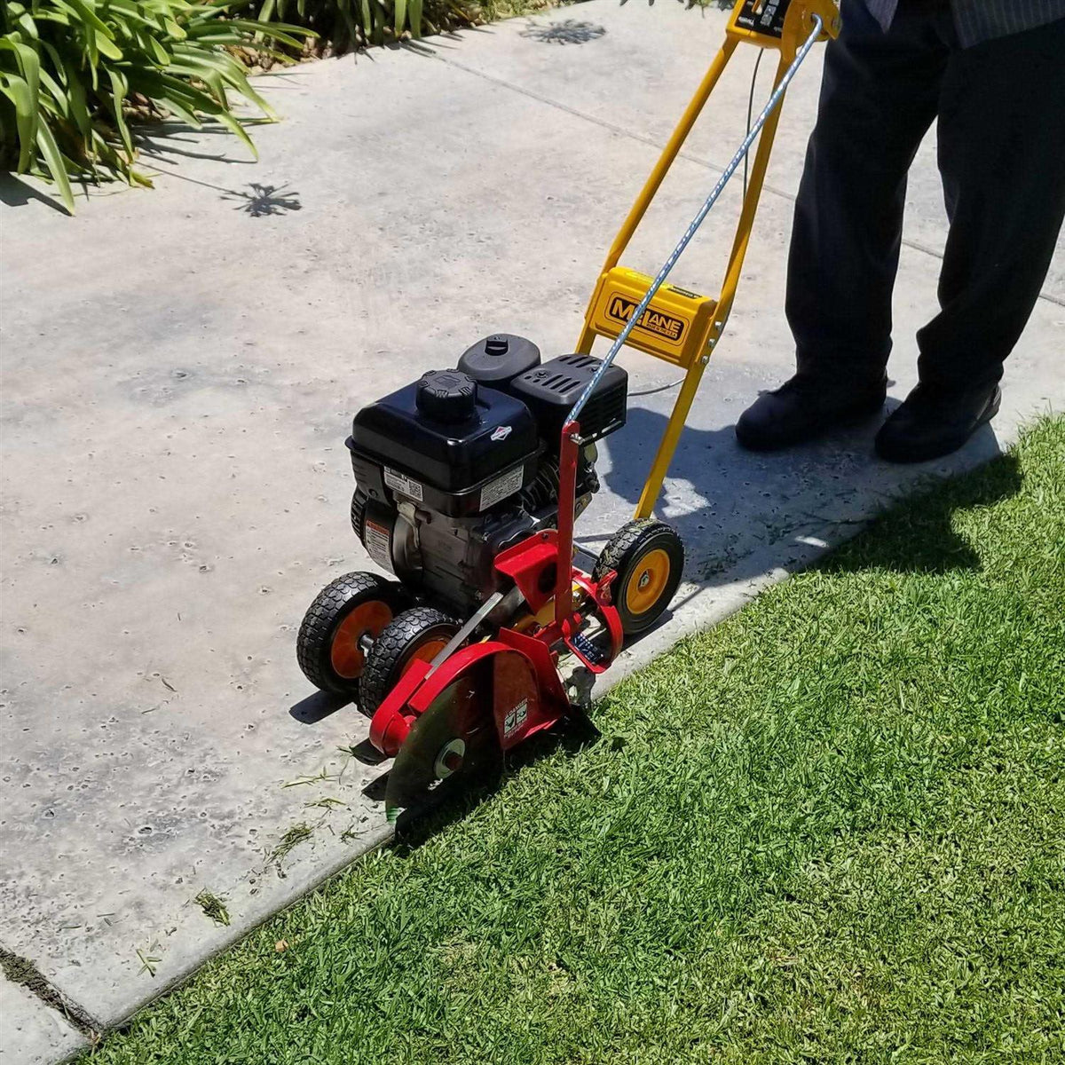 McLane Gas Powered Lawn Edger 9-Inch 5.50 Gross Torque - 101-5.5GT-7