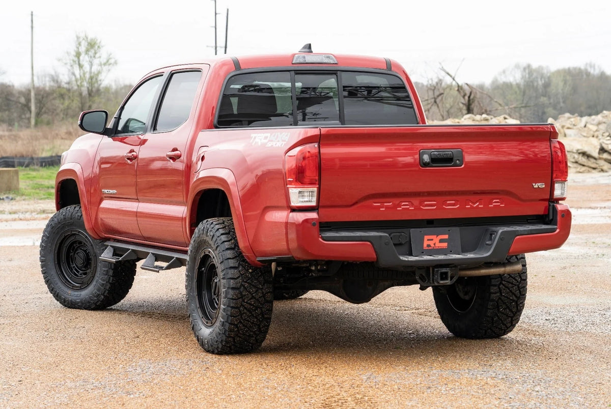 Rough Country 3.5in Bolt-On Lift Kit With M1 Struts For 2005-2023 Tacoma - 74240RED