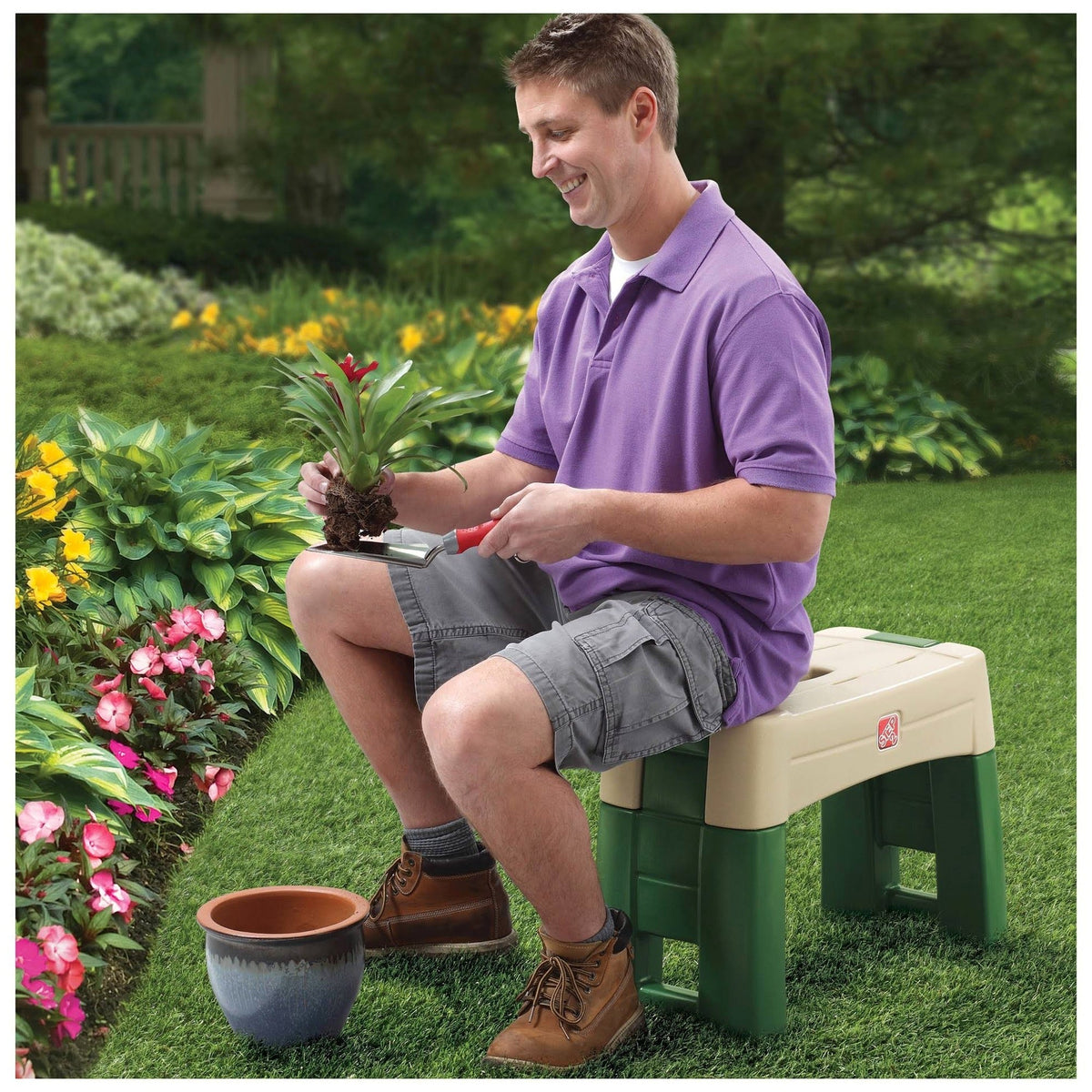Step 2 Garden Kneeler Seat, Green - 16.25 in H x 21.75 in W x 10.75 in D