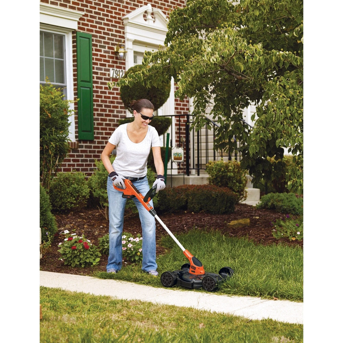 BLACK+DECKER 20V MAX Lithium 12 Inch 3-In-1 Compact Mower - MTC220